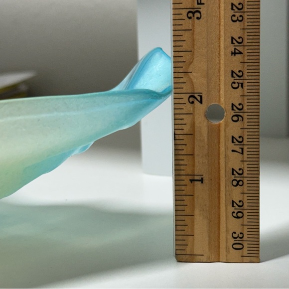 Artistic Glass Shell Shaped Bowl in Blue and White - Picture 7 of 8